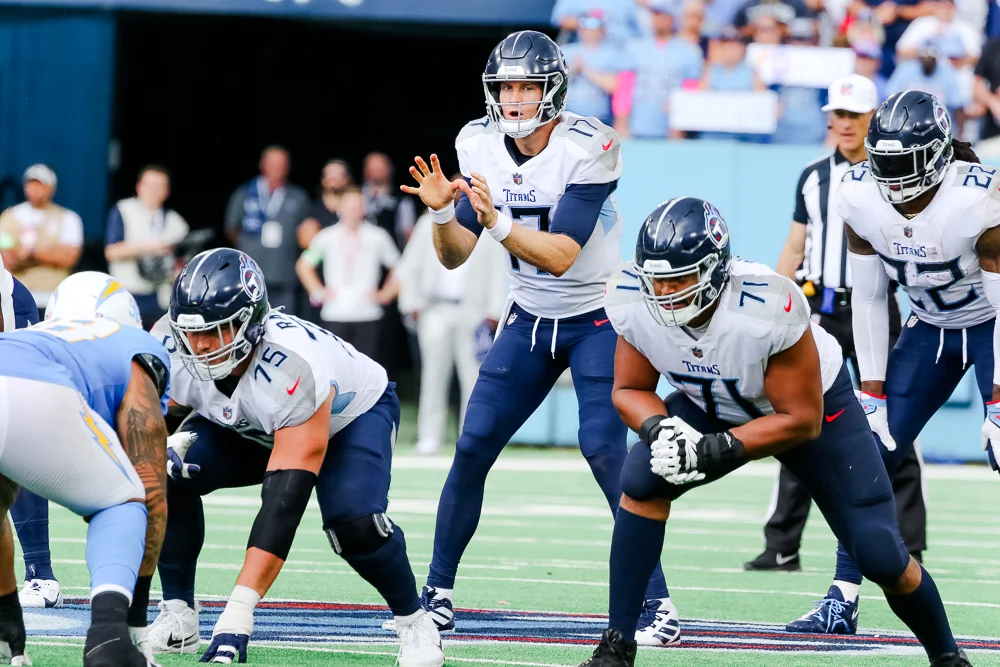 Dillon Radunz and Andre Dillard in front of Ryan Tannehill