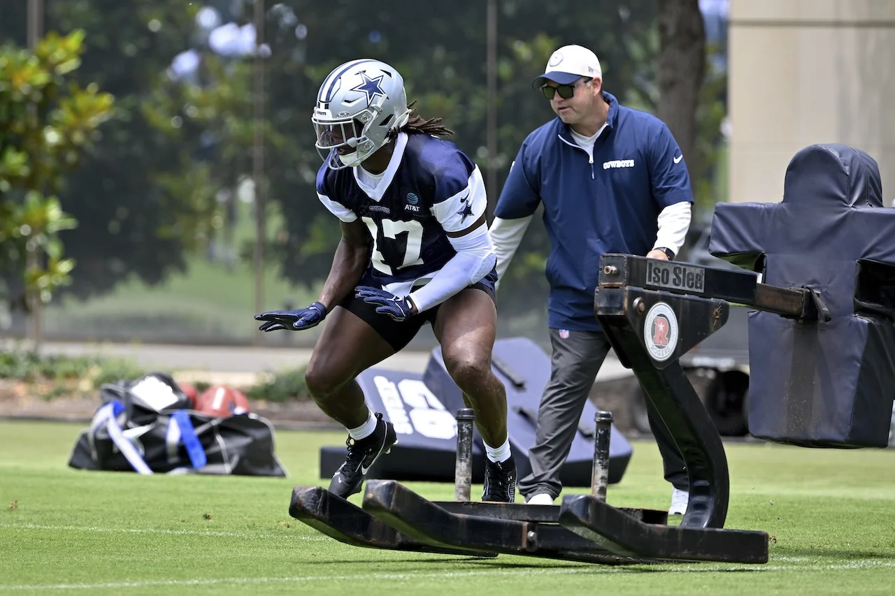 Dallas Cowboys linebacker Darius Harris, left, participates in drills as linebackers coach Dave Borgonzi, right, during NFL football practice, Thursday, May 29, 2025, in Frisco, Texas. (AP Photo/Jerome Miron)
