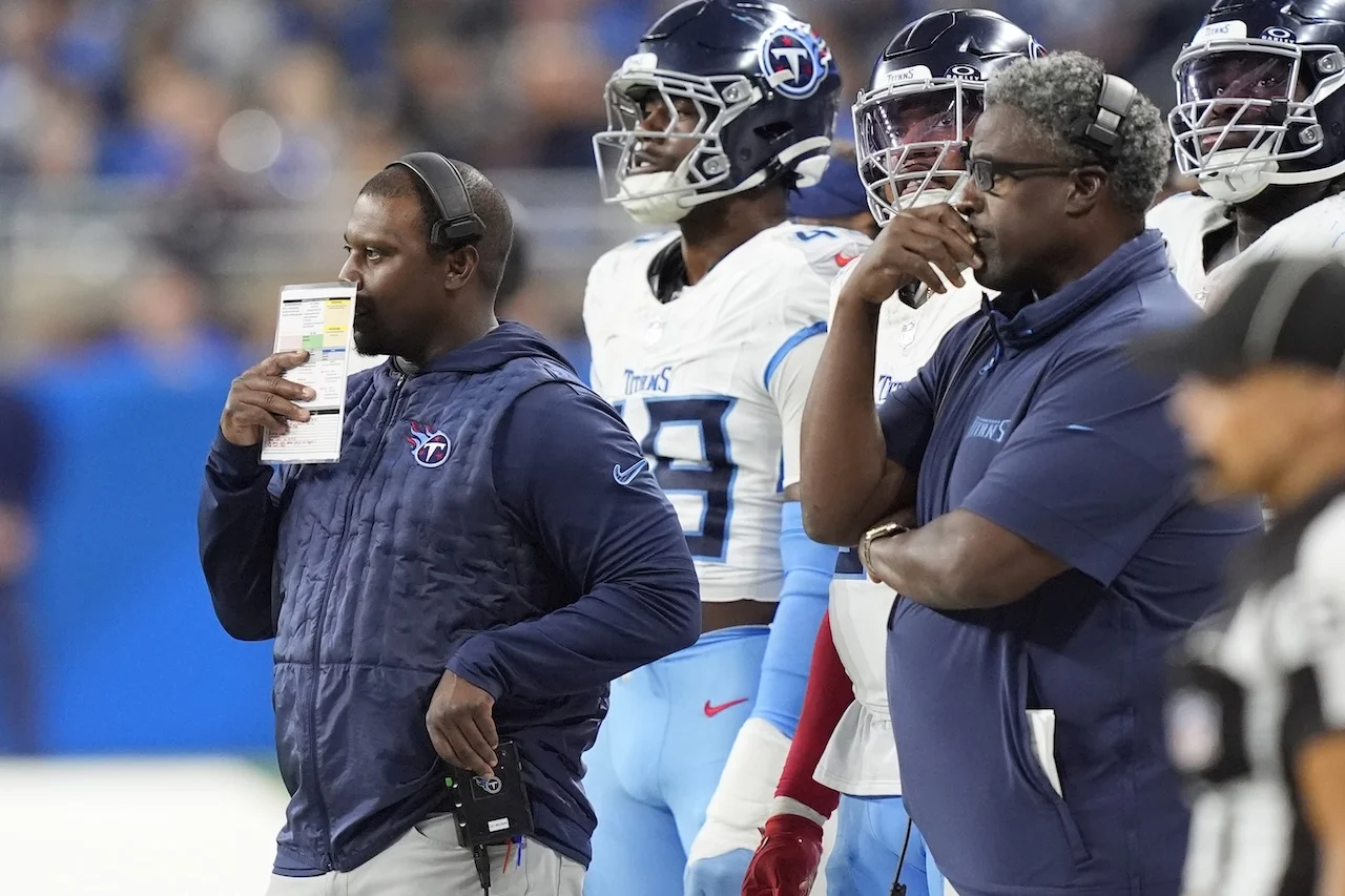 Tennessee Titans defensive coordinator Dennard Wilson, left, watches from the sideline during the second half of an NFL football game against the Detroit Lions, Sunday, Oct. 27, 2024, in Detroit. (AP Photo/Carlos Osorio)
