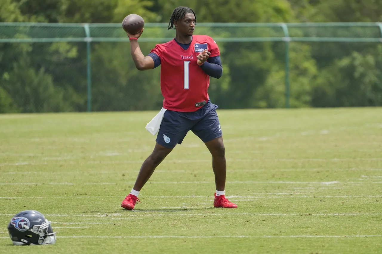 Tennessee Titans quarterback Cam Ward (1) looks to throw a pass after practice at NFL football minicamp, Tuesday, June 10, 2025, in Nashville, Tenn. (AP Photo/George Walker IV)