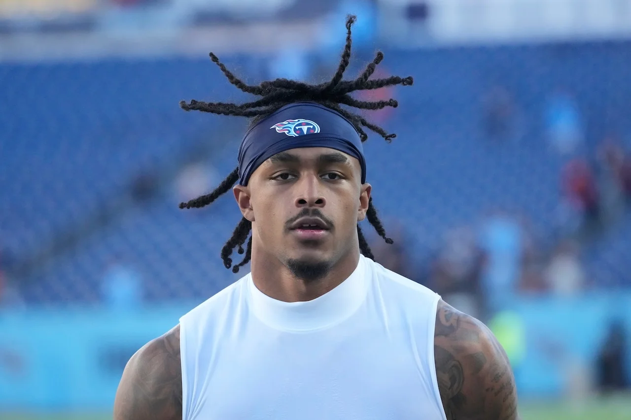  Tennessee Titans safety Kevin Winston Jr. walks off the field after an NFL football game against the Houston Texans, Sunday, Nov. 16, 2025, in Nashville, Tenn. (AP Photo/George Walker IV)