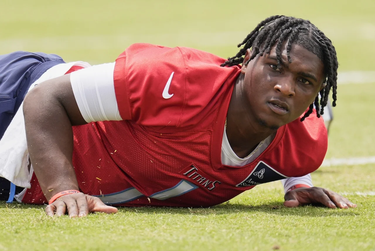 Tennessee Titans quarterback Cam Ward warms up during the NFL football team's rookie minicamp Saturday, May 10, 2025, in Nashville, Tenn. (AP Photo/George Walker IV)