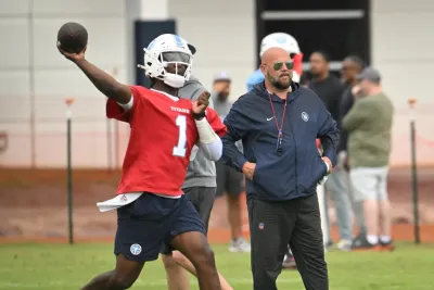 Cam Ward, Carnell Tate Flash Early Connection at Titans OTA